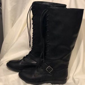 Universal thread black size 8 1/2 boots!